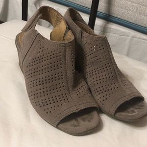 🌻🌻Open toe sandals with chunky heel🌻🌻